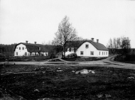 Gamla herrgården, brukskontoret och kapellet i Norn